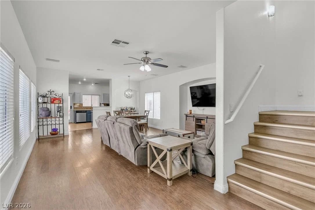 8944 Snowtrack Avenue photo 5