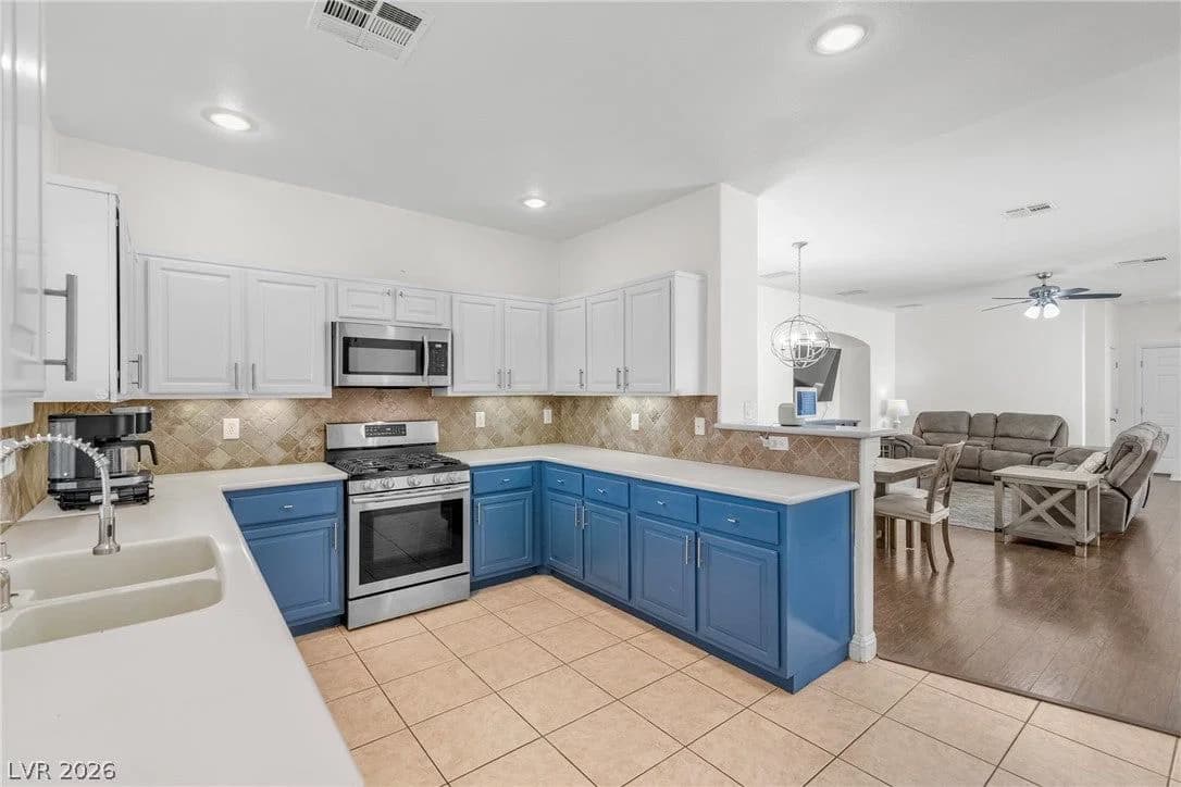 8944 Snowtrack Avenue photo 4