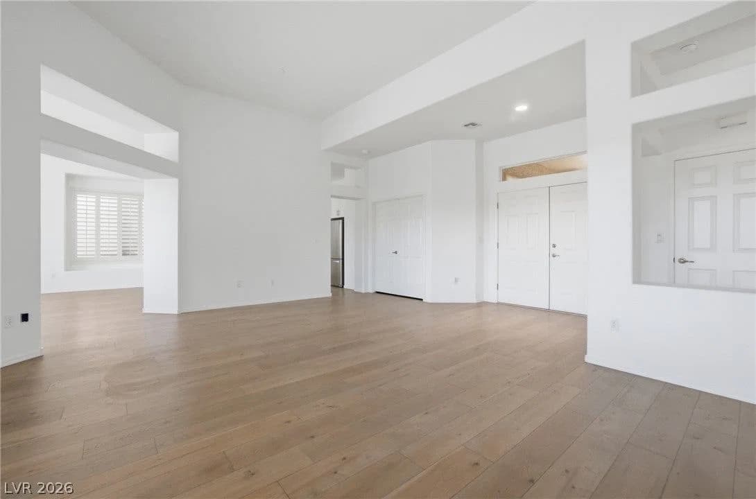 511 Eagle Vista Drive photo 2