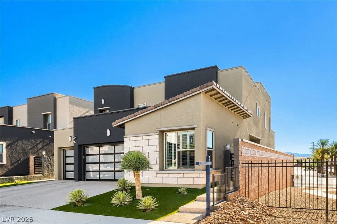 707 Glowing Horizon Street photo 2