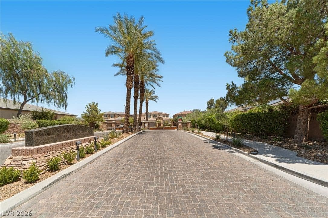 481 Las Alturas Avenue photo 5