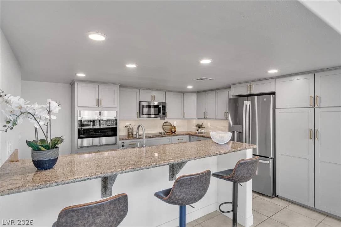 3111 Bel Air Drive photo 4