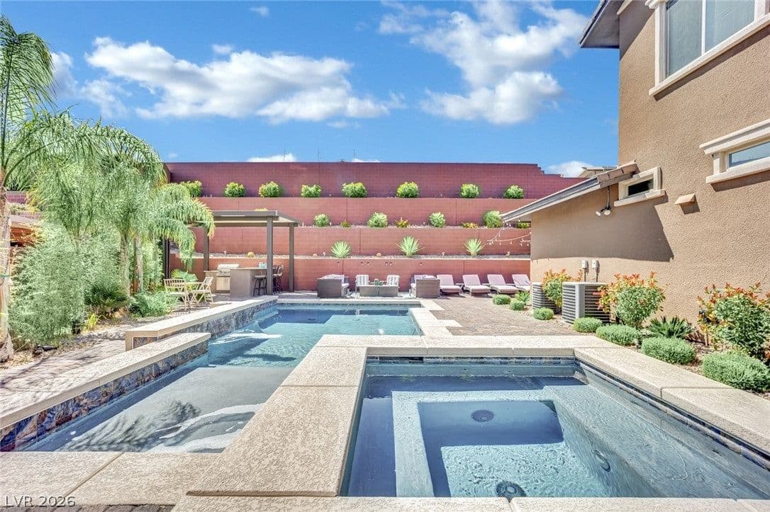 5523 Kyle Peak Court photo 2