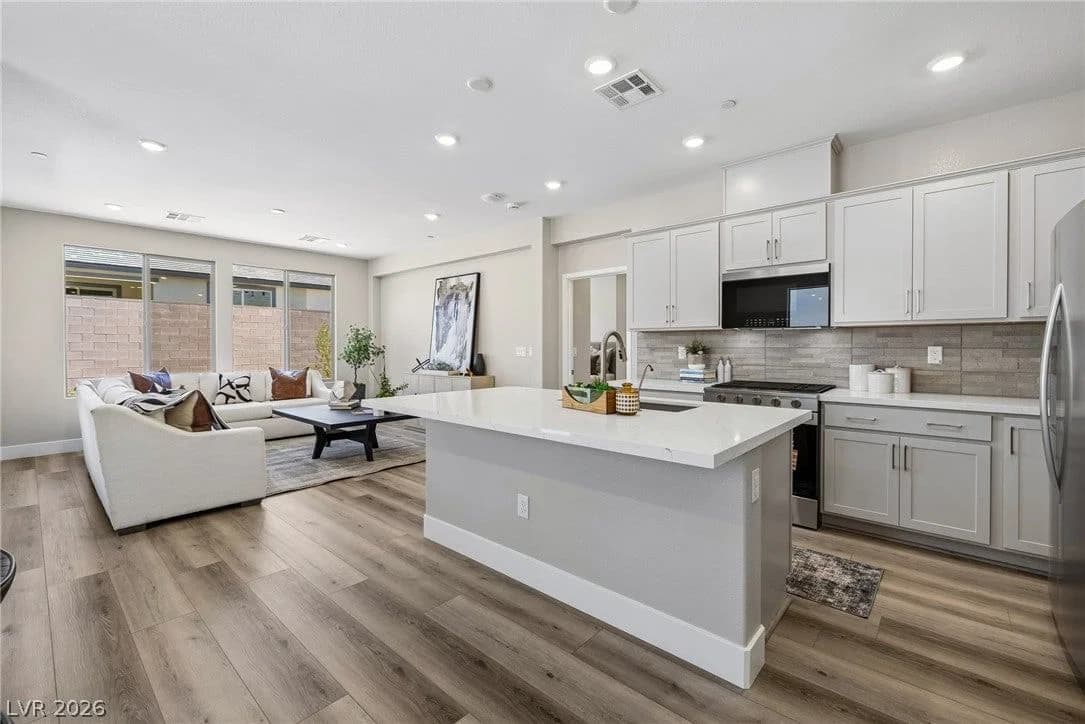 10050 Amber Rose Avenue photo 4