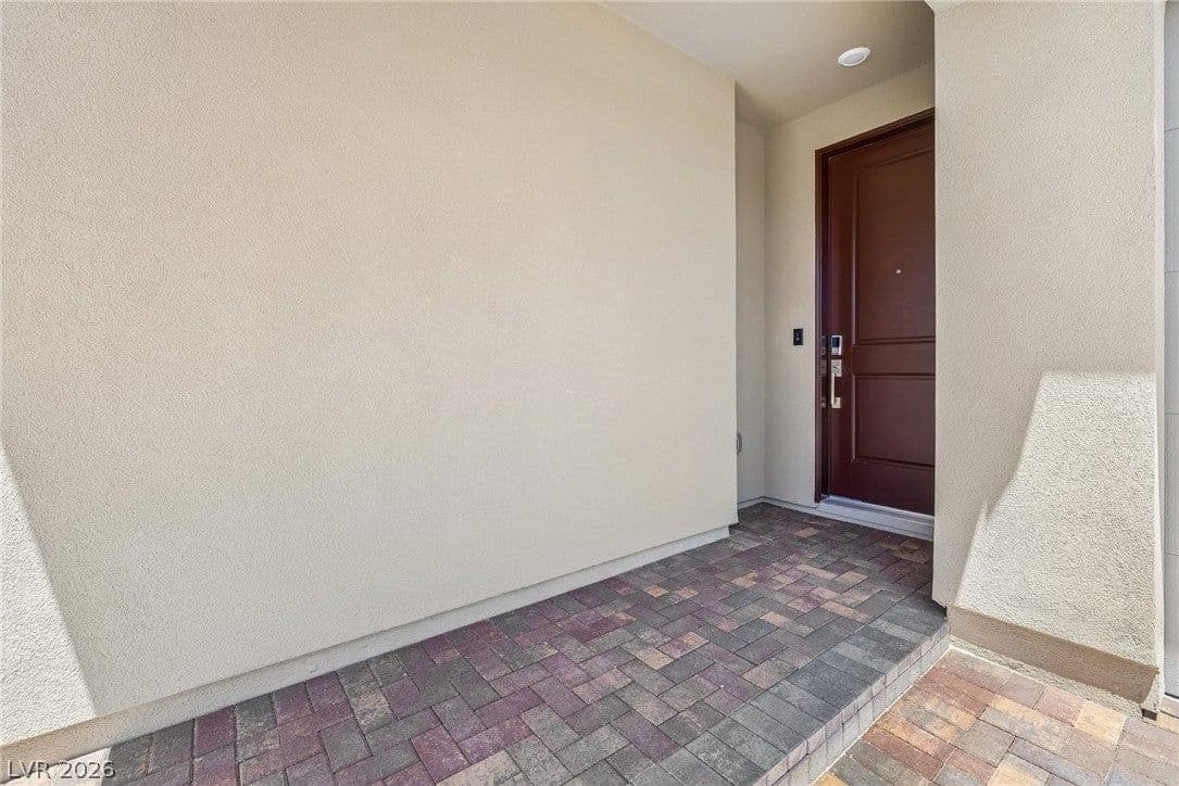 10050 Amber Rose Avenue photo 2