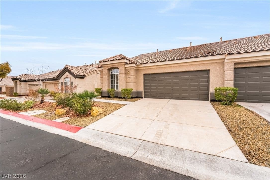 9791 Hickory Crest Court photo 3