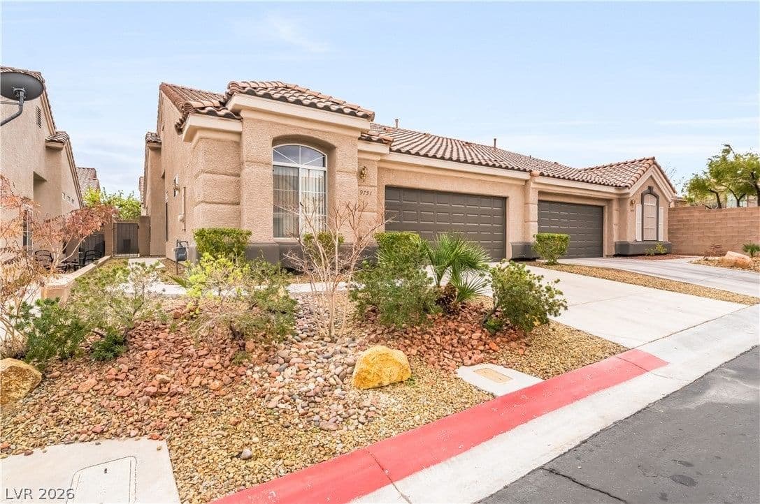 9791 Hickory Crest Court photo 2