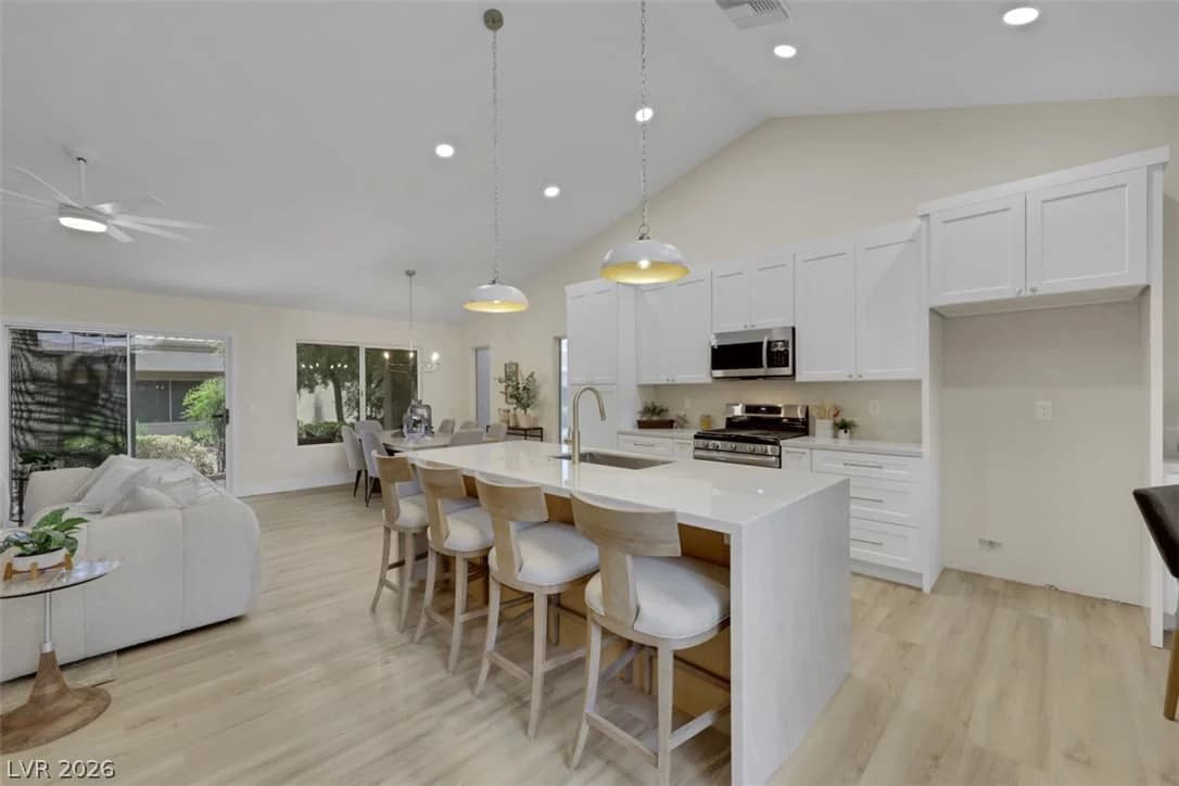 9024 Villa Ridge Drive photo 3