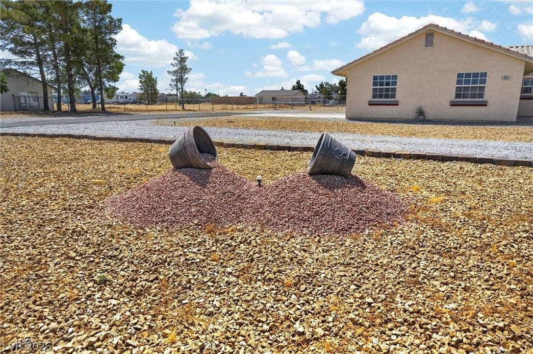 1531 Hickory Street photo 4