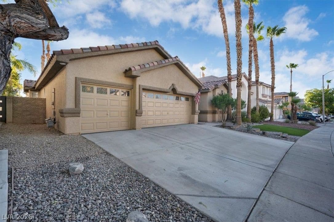 1323 Rolling Sunset Street photo 3