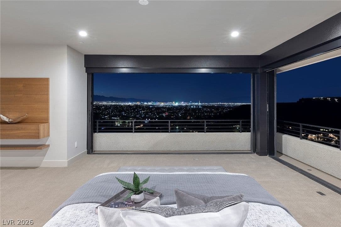 810 Dragons Eye Drive photo 3