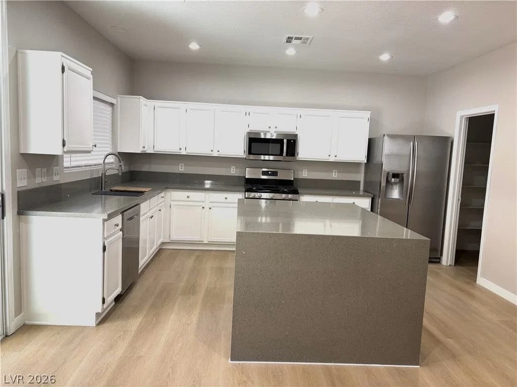 3661 Farfalla Court photo 4