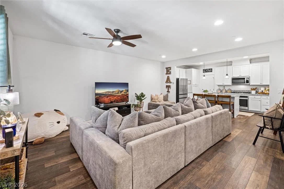 89 Alamere Falls Drive photo 3