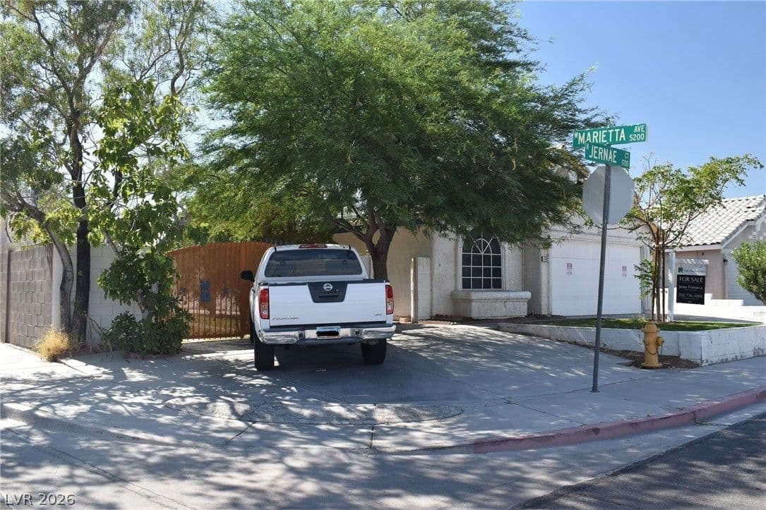 1701 Jernae Court photo 2
