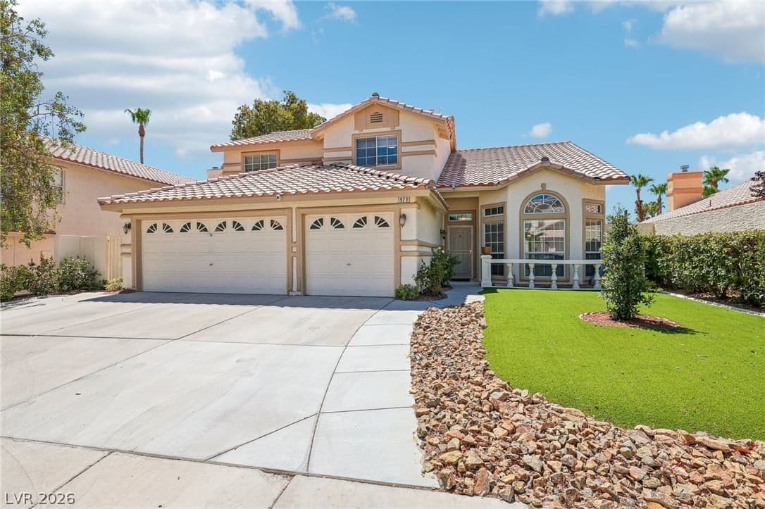 1923 Coralino Drive photo 3