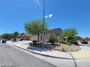 206 Valerian Street photo 3
