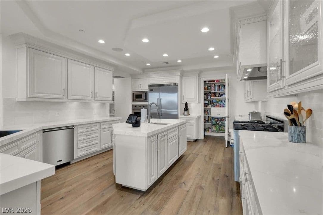 9101 Alta Drive photo 2