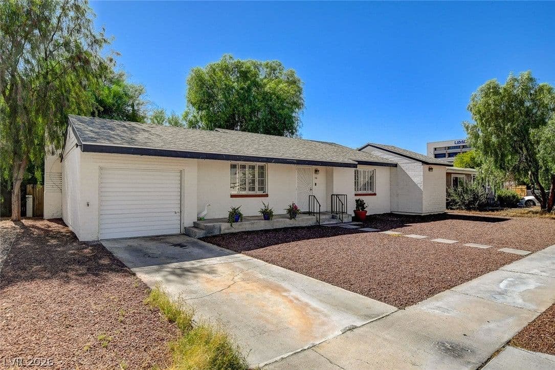 1134 Westwood Drive photo 3