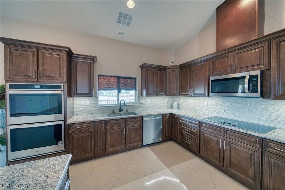 2890 Oakleaf Avenue photo 3