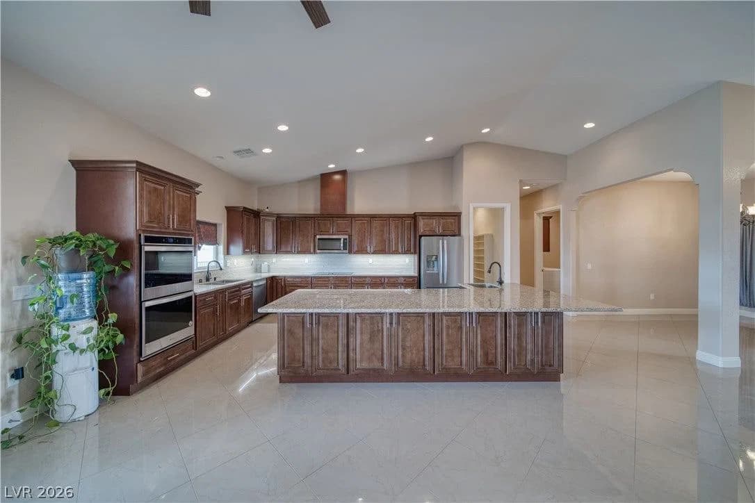 2890 Oakleaf Avenue photo 4