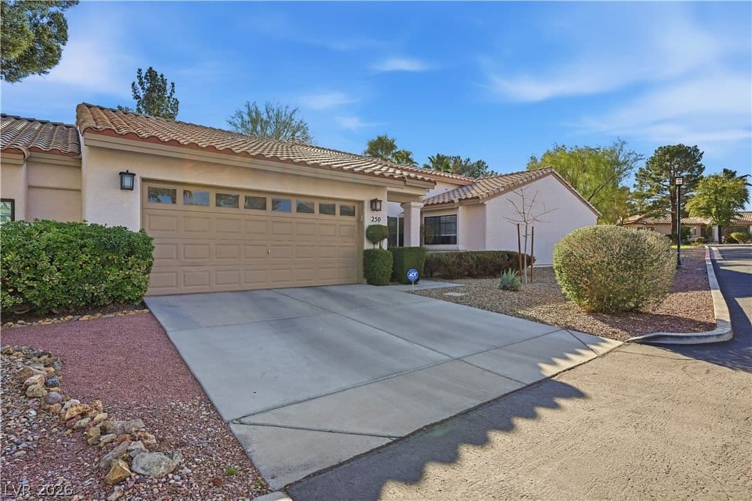 250 Garfield Drive photo 2