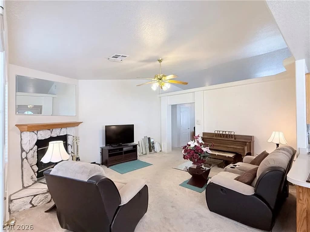 301 Hickory Street photo 4