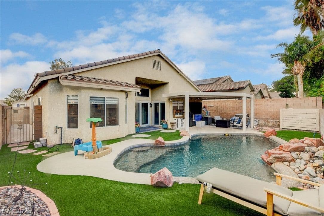 8284 Aurora Peak Avenue photo 2