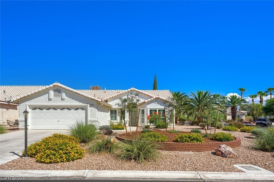 5421 Desert Paradise Drive photo 2