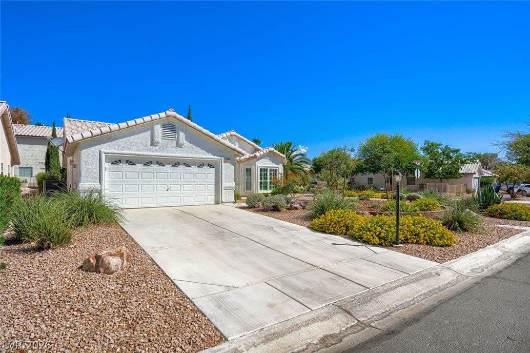 5421 Desert Paradise Drive photo 3
