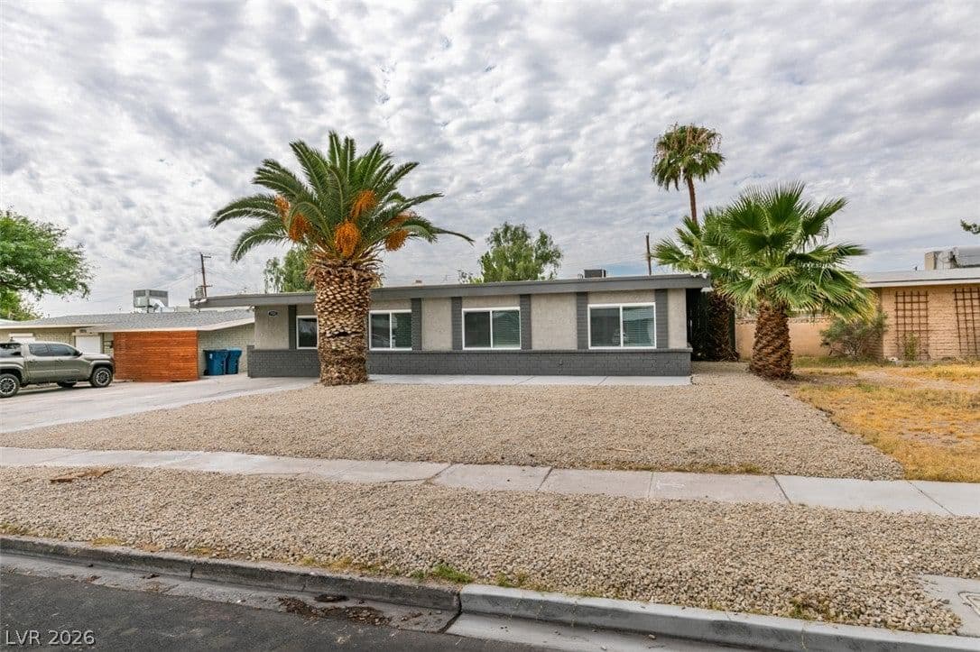 1922 Houston Drive photo 2
