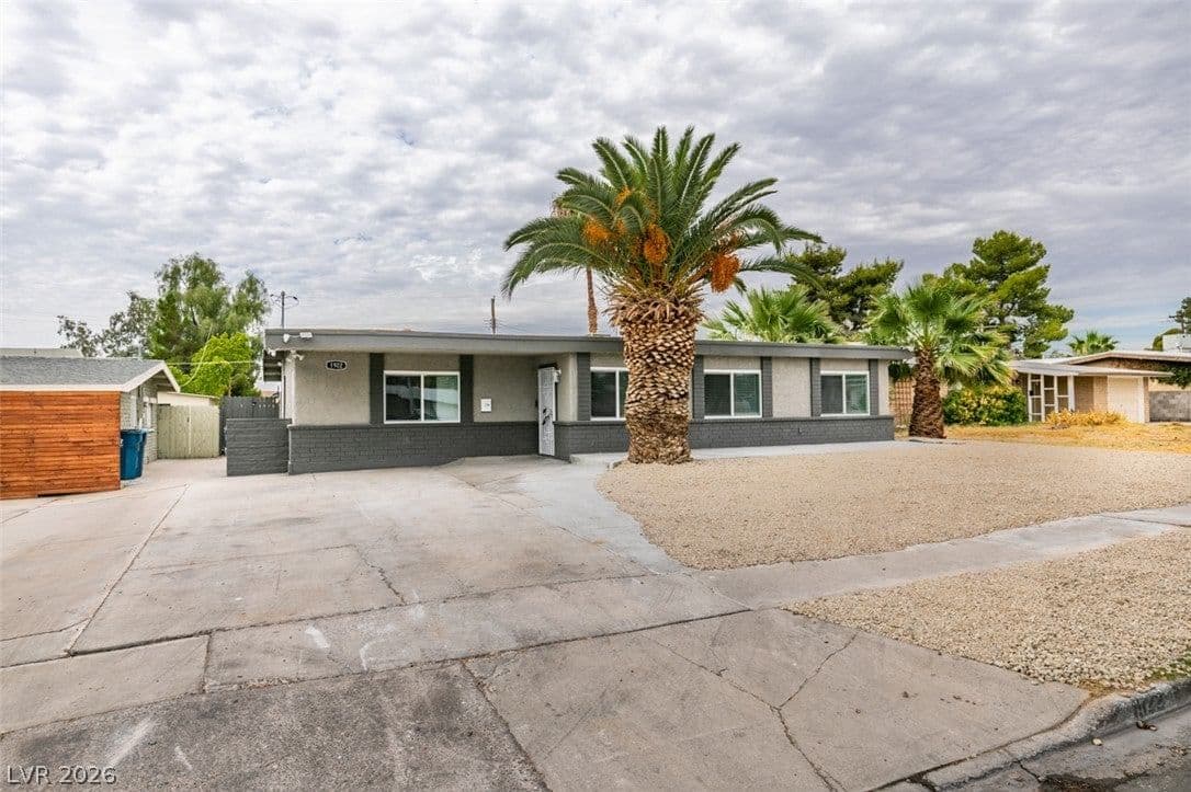1922 Houston Drive photo 3