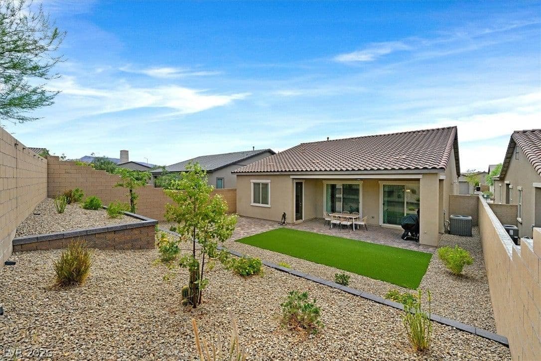 552 Comodo Street photo 2