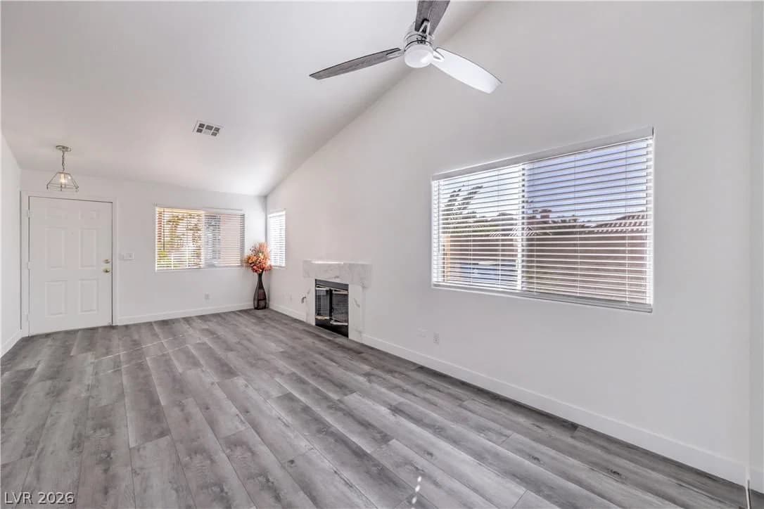 3869 Mapleview Court photo 5