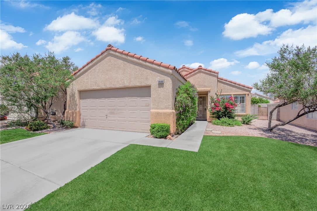 8548 Shady Pines Drive photo 2