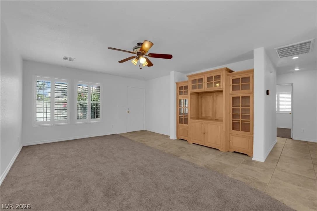 8548 Shady Pines Drive photo 4