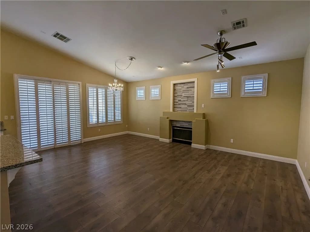 300 Tayman Park Avenue photo 5