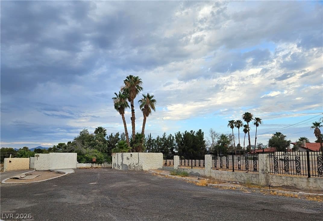3115 Viking Road photo 3