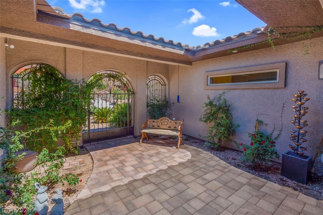 975 Keys Drive photo 4