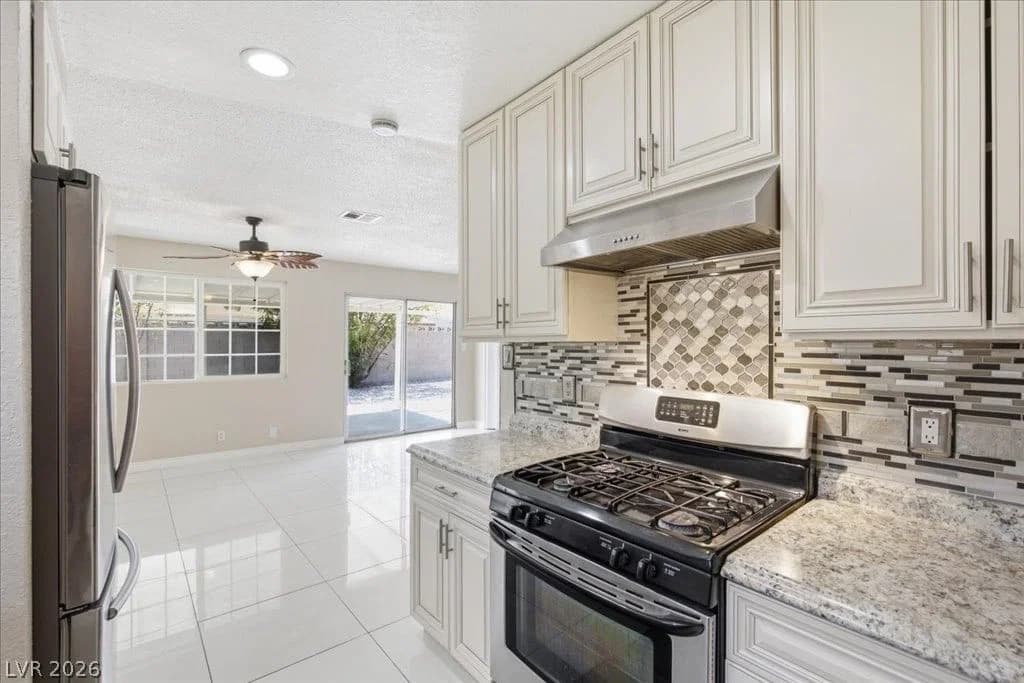 5333 Longridge Avenue photo 4