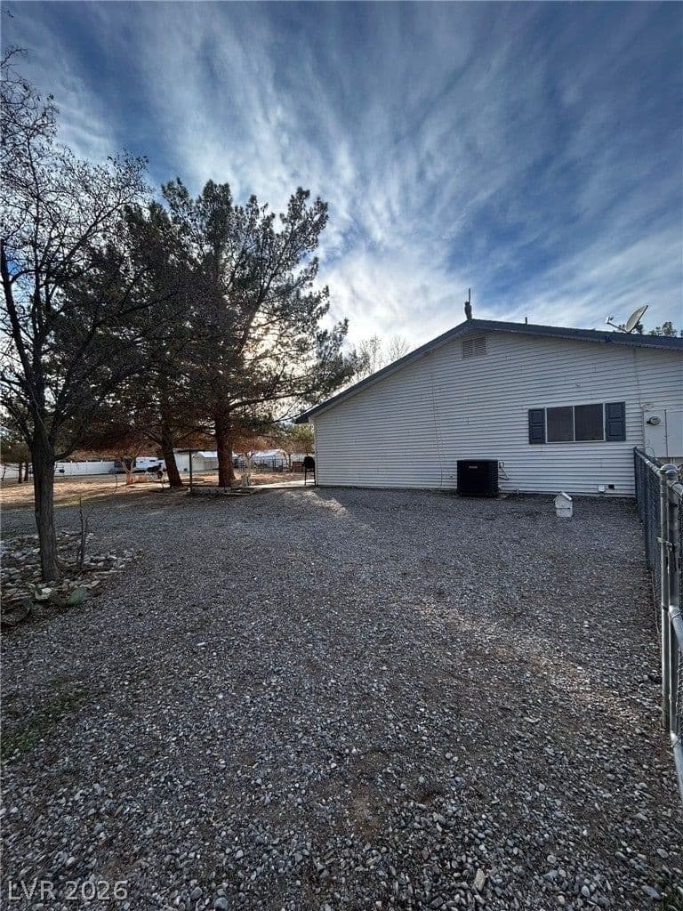 2481 Falcon Street photo 3