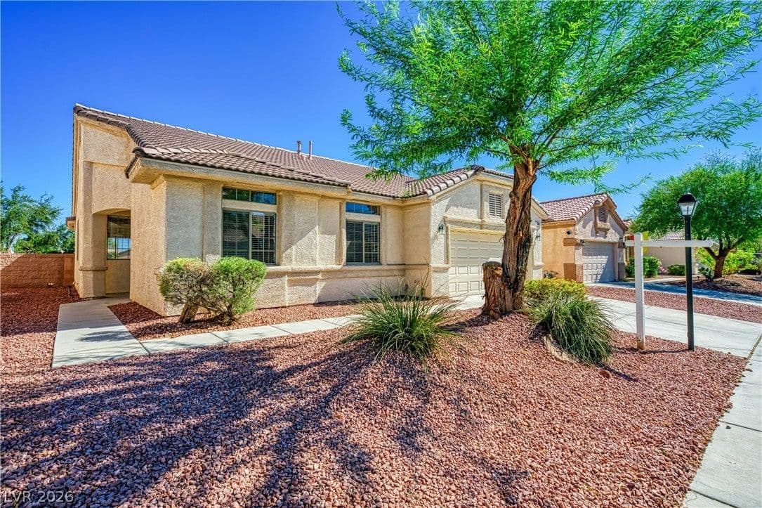 7530 Splashing Rock Drive photo 2