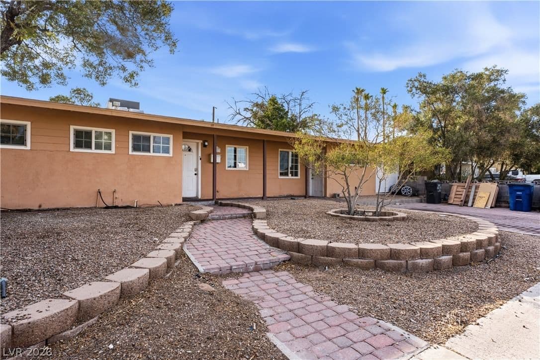 1001 Silver Lake Drive photo 2