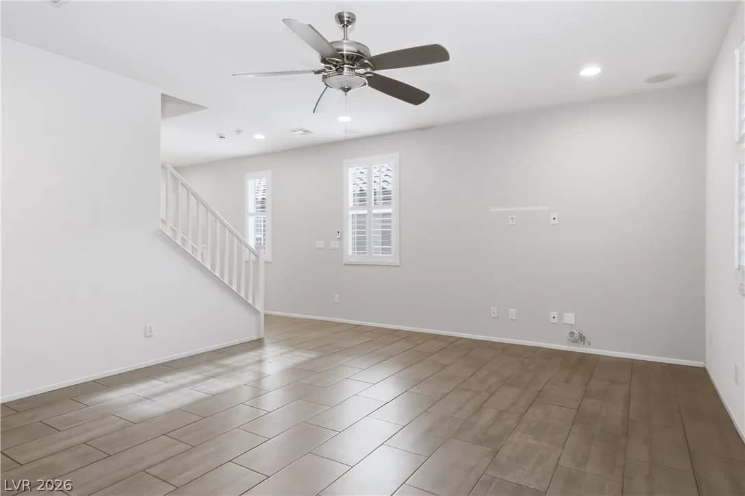 10639 Whiting Avenue photo 5