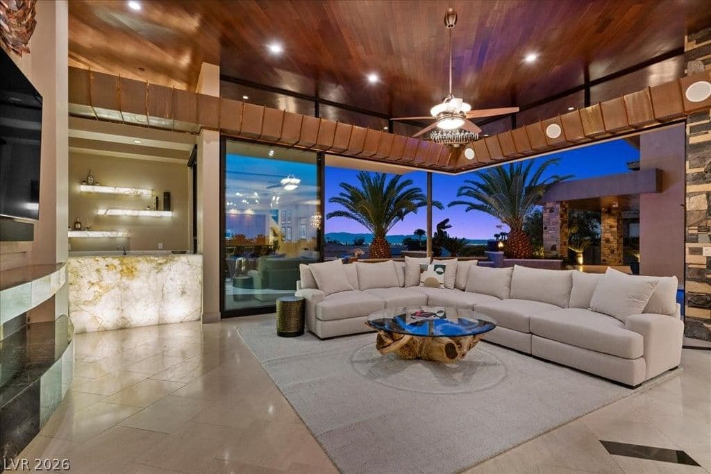 1382 Ruby Sky Court photo 4