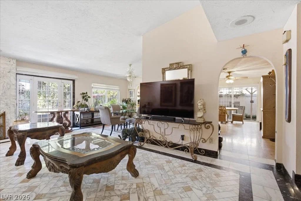 6305 Arcadia Avenue photo 3