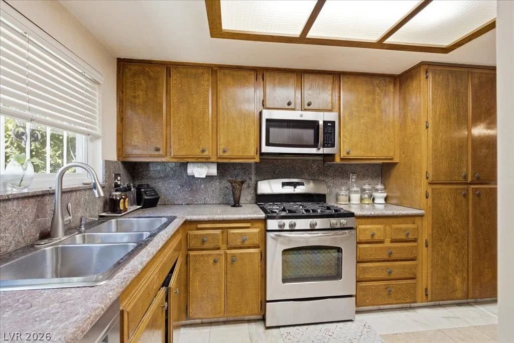 6305 Arcadia Avenue photo 5