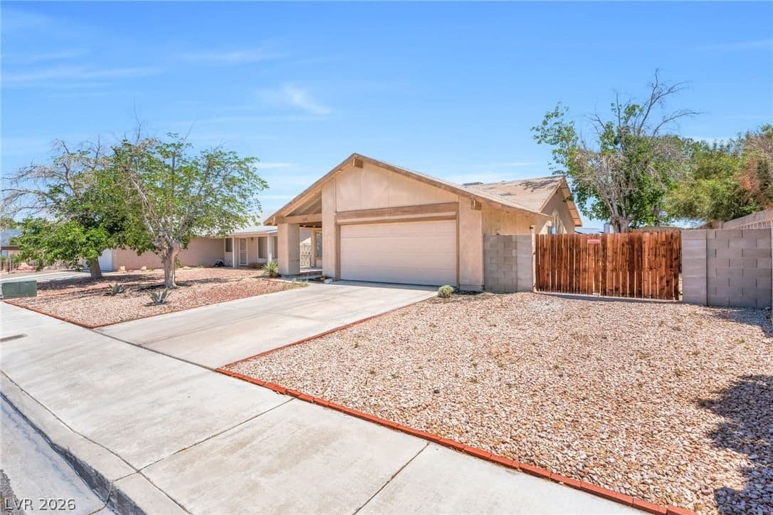 1805 Starbuck Drive photo 3