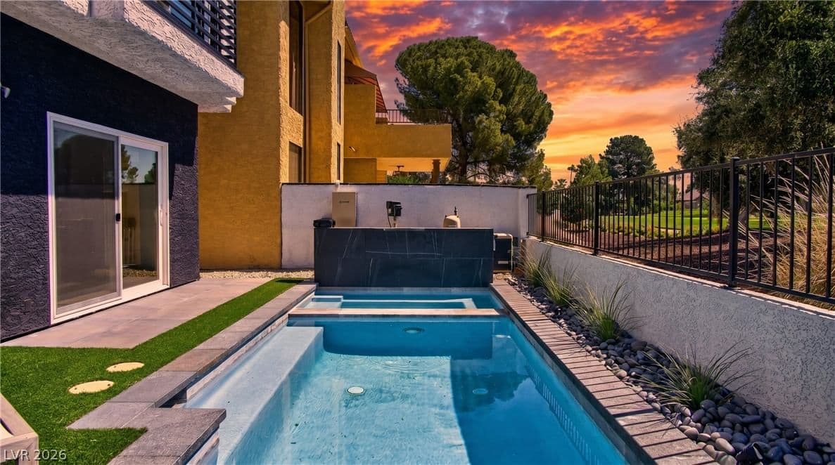 2861 Queens Courtyard Drive photo 4