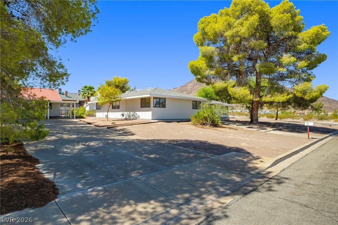 181 Middleton Drive photo 2
