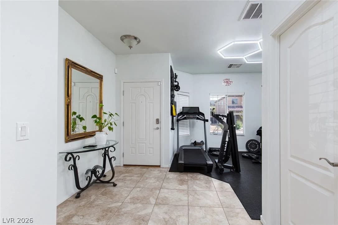 5565 Danforth Avenue photo 3